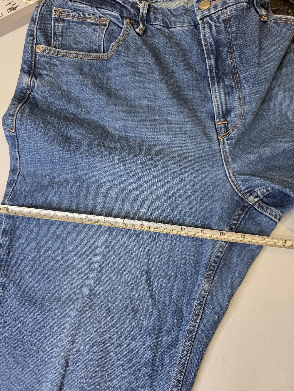 Good American Straight-Leg high rise midwashed indigo Jeans - Picture 11 of 15